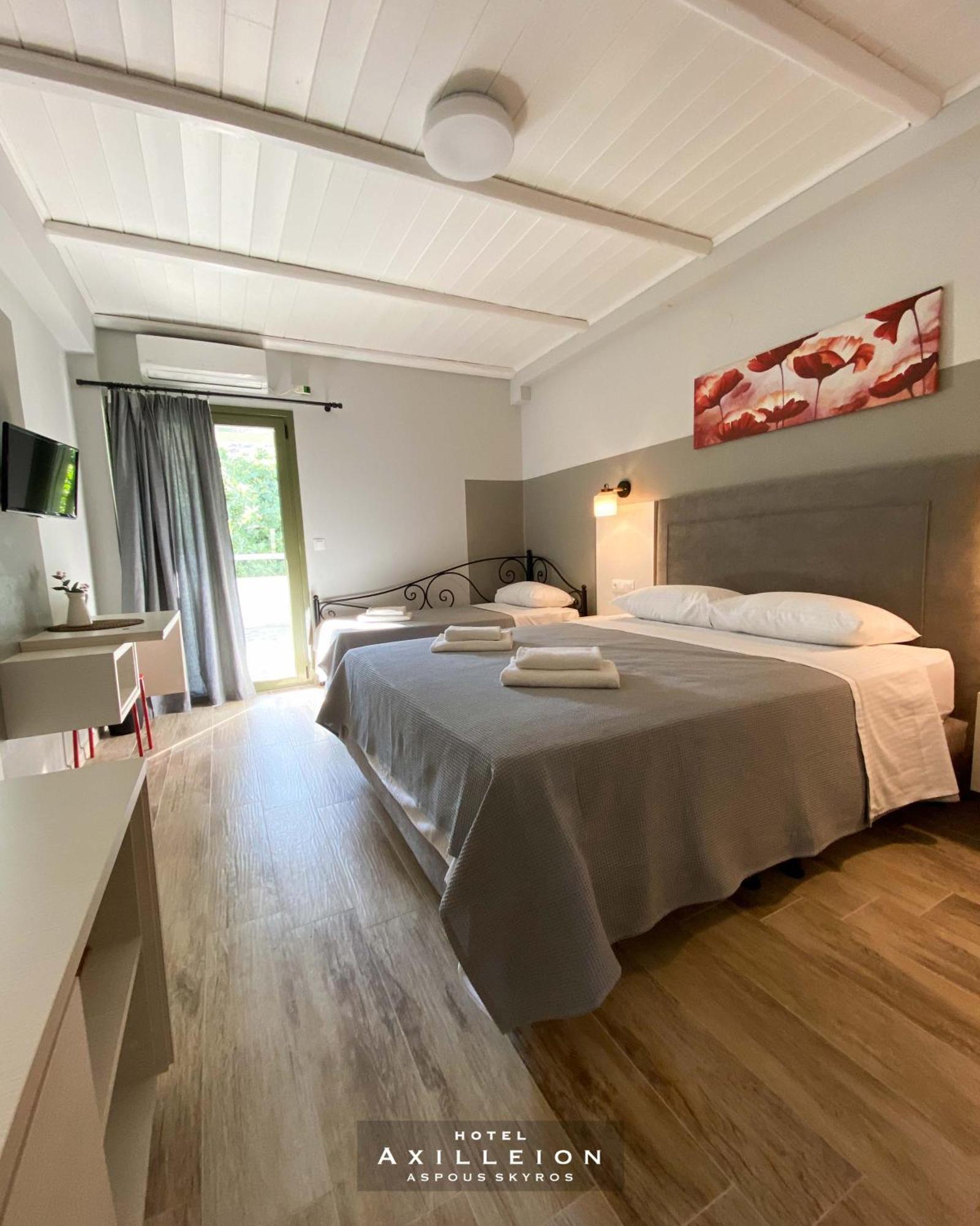 Achilleion Hotel Скирос Екстериор снимка
