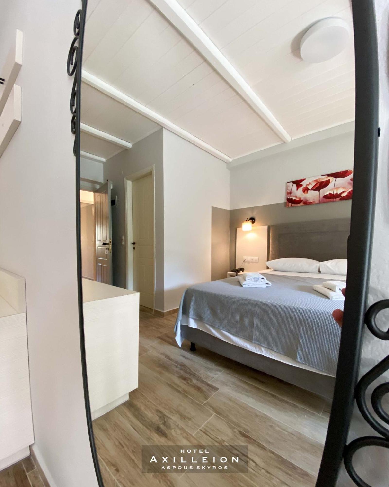 Achilleion Hotel Скирос Екстериор снимка