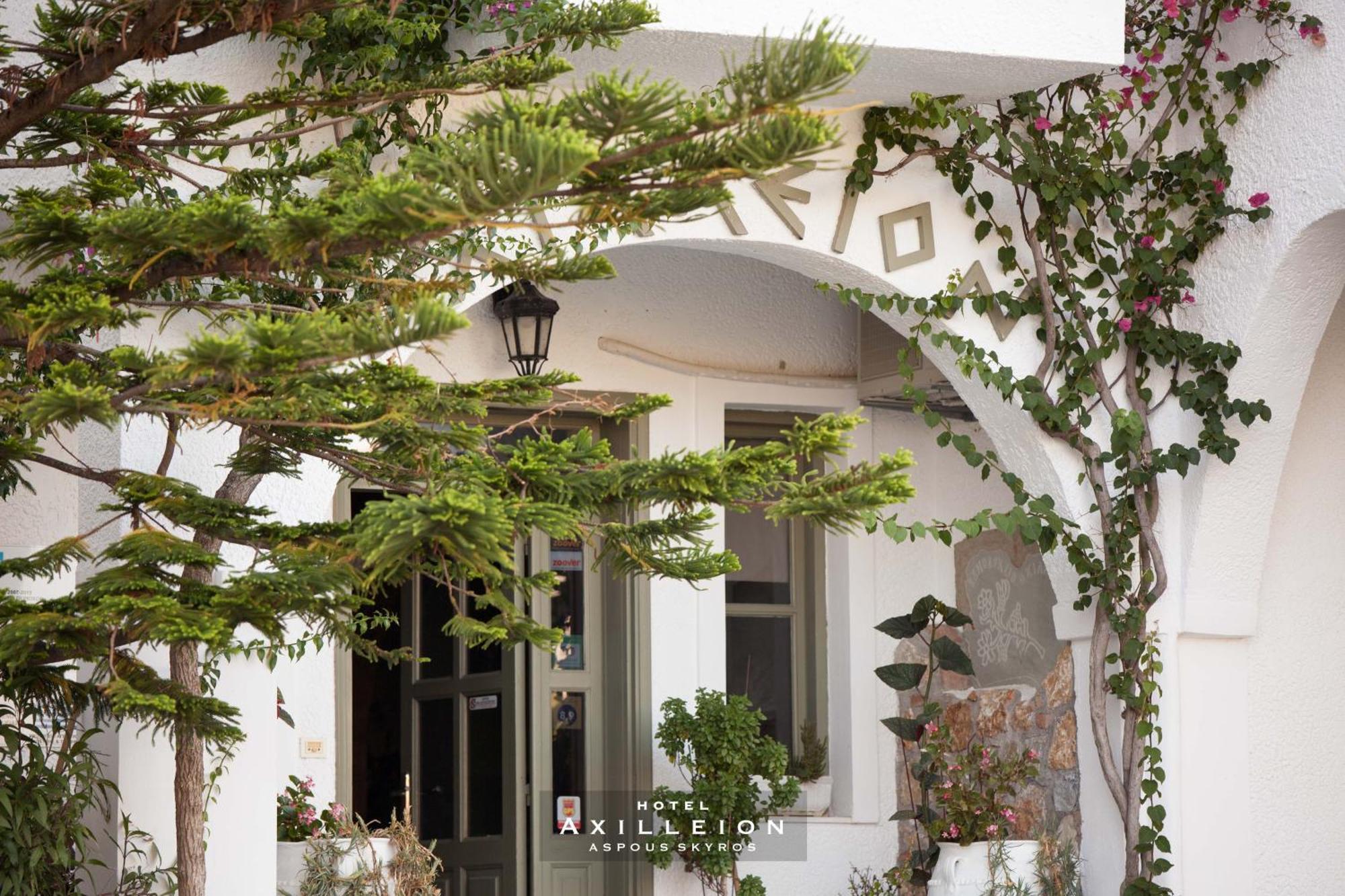 Achilleion Hotel Скирос Екстериор снимка